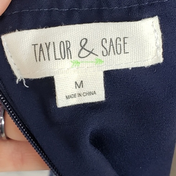 3/$25 🙌🏼 Taylor & Sage Halter Floral Smock Mini Dress M - Picture 4 of 4